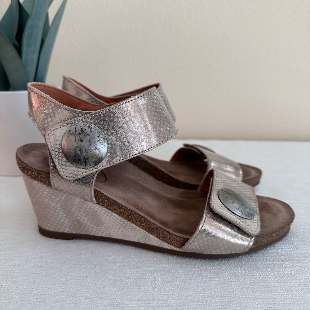 Taos Taupe Metallic Leather Adjustable Strap Wedge Sandals EU37 US6-6.5